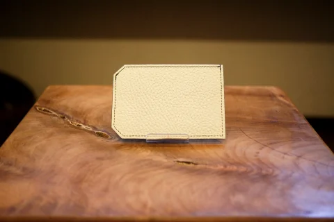 アイボリーのカードケース
