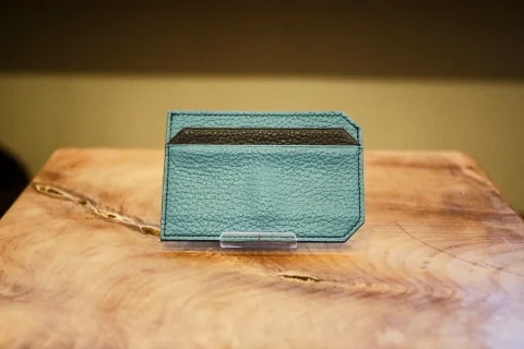 グリーンのカードケース