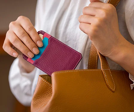 パープルのカードケース