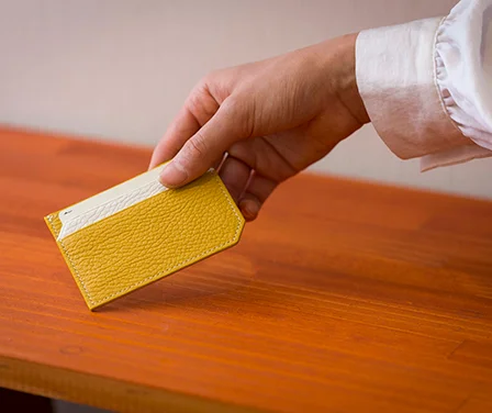 イエローの名刺入れ