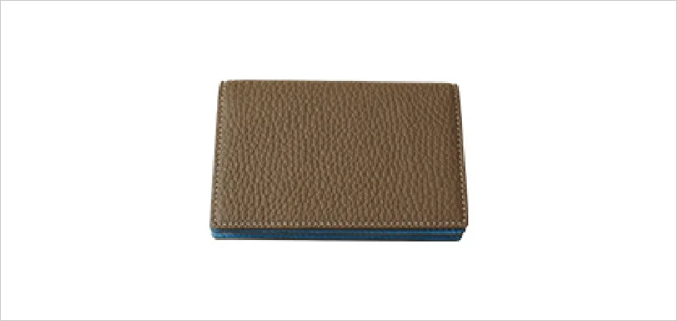 ダークブラウンの名刺入れ