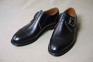 スムースレザーのキャップブローグシングルモンク